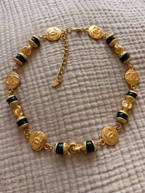 💚Vintage Chanel CC Medallion Necklace Green Gripoix Beads & Gold Tone Chain✨